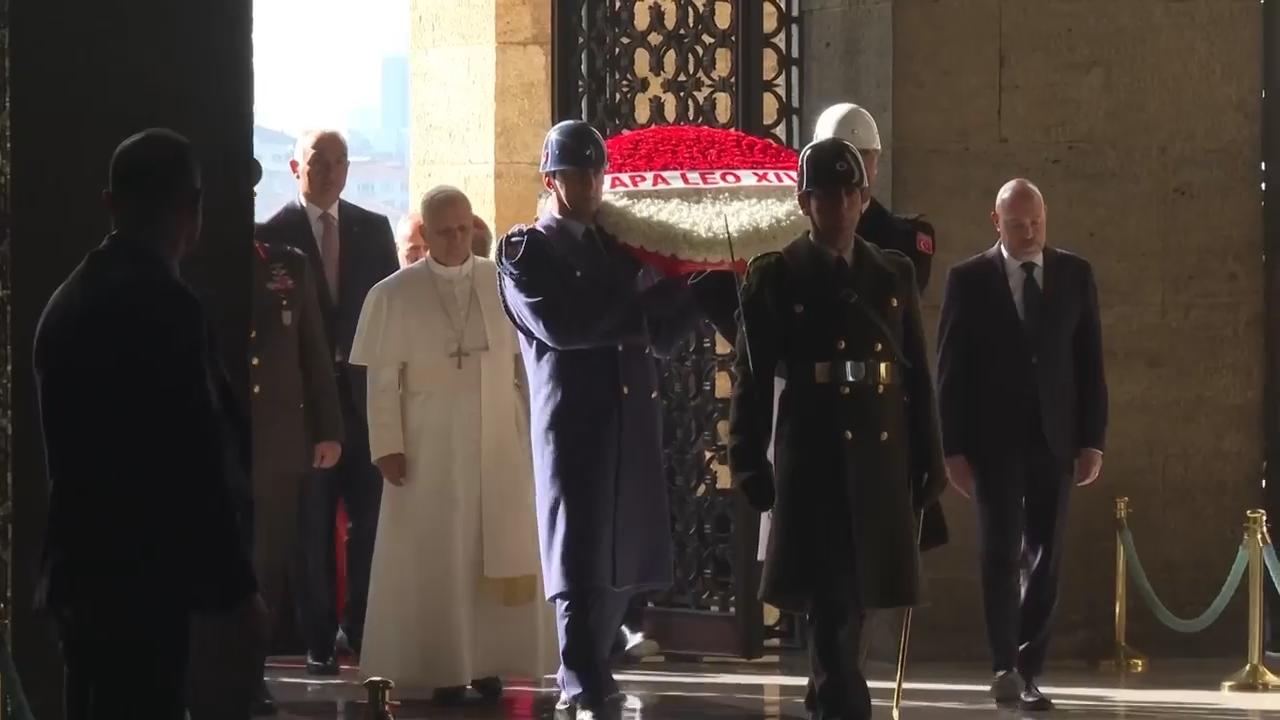 Pope visits mausoleum of modern Turkey’s founder, meets Erdogan