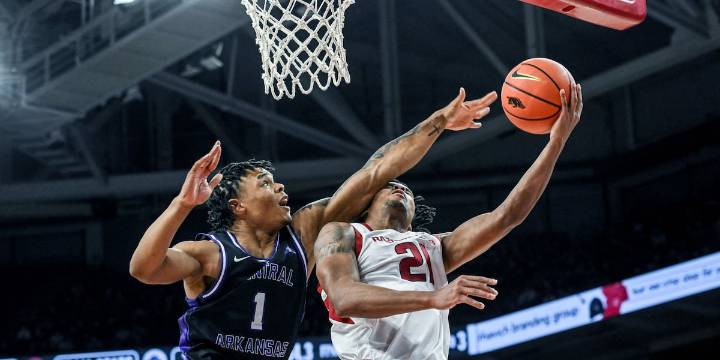 Acuff Jr. leads four Arkansas players in double figures as Razorbacks roll Central Arkansas