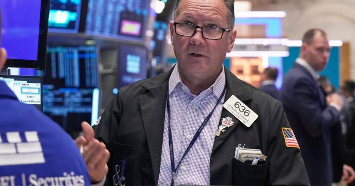 US stocks rise for a fifth straight day to close out a volatile month