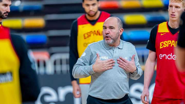 La era de Chus Mateo echa a andar ante Dinamarca en la clasificación para el Mundial 2027