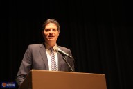 Alfonso Martínez llama a jóvenes a prepararse ante retos como la globalización y la IA