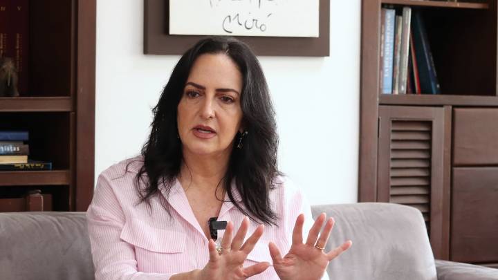 María Fernanda Cabal arremetió contra Petro tras negativa del Tren de Cercanías: “No mereció ser elegido”