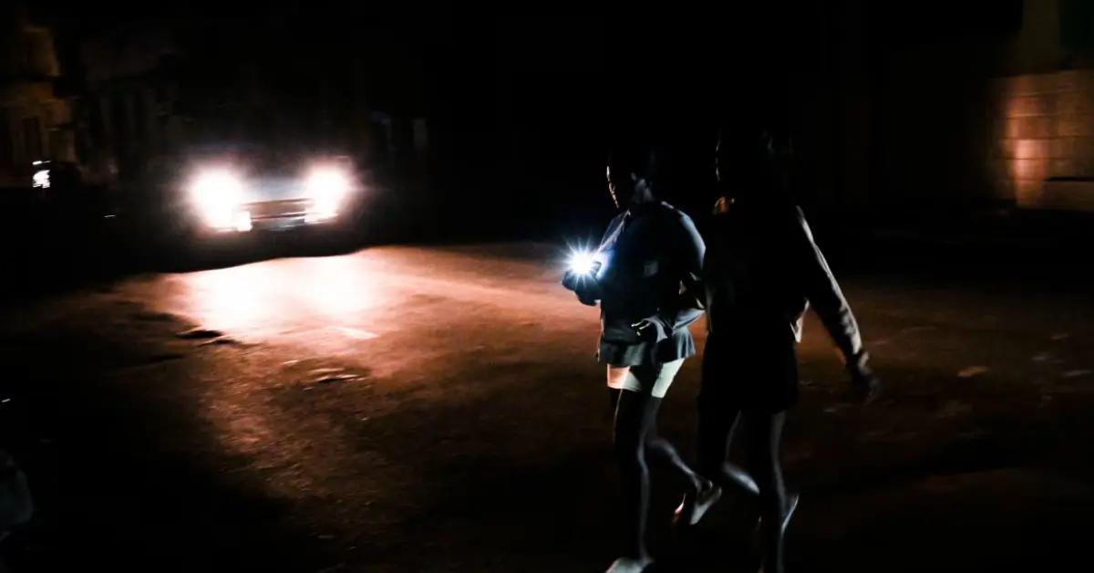 Caída del suministro desde México y Venezuela hunde a Cuba en apagones más severos