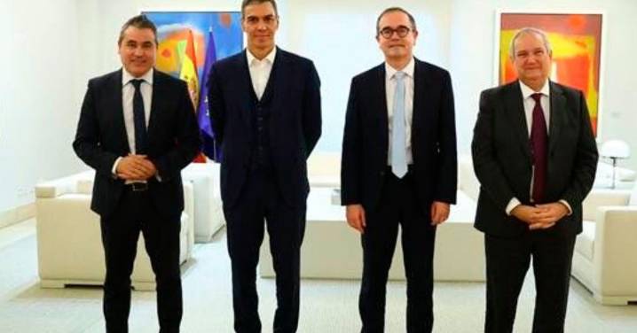 Sánchez traslada al CEO de Grupo Renault el apoyo del Gobierno a sus planes en España