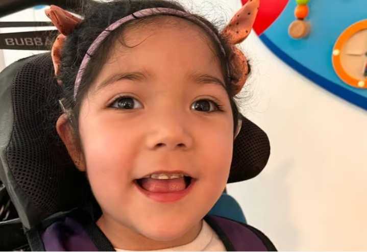 Familia de Los Niches busca recursos para el tratamiento de su hija, que sufre graves secuelas por peritonitis