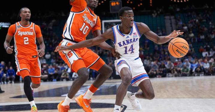 Double-doubles by Tre White and Flory Bidunga help Kansas beat Syracuse 71