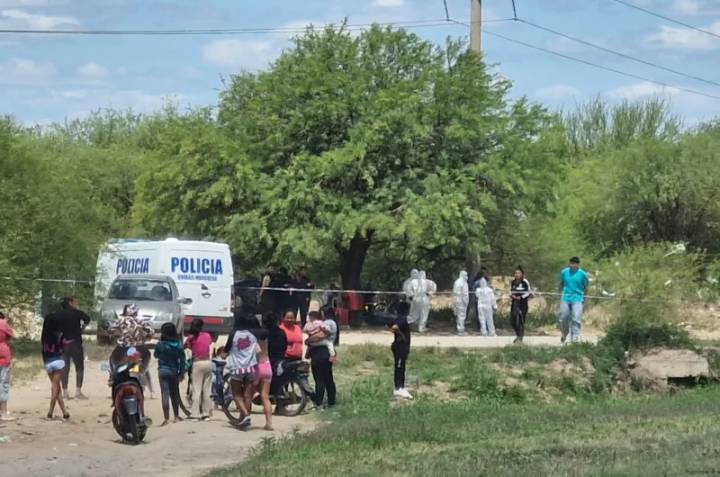 Hallaron muerta a una adolescente de 17 años en un descampado: un detenido y varios allanamiento