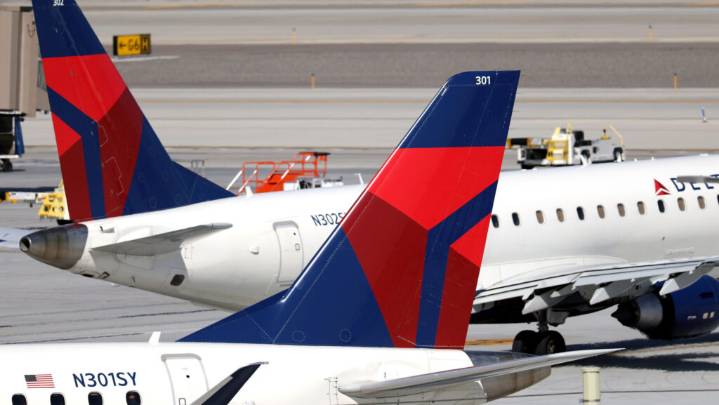 Delta flight to SLC lands safely in LAX after engine trouble