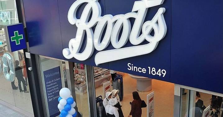 Boots reduces MAC beauty gift set including 'game-changer' mascara by £53 in flash early Black Friday offer