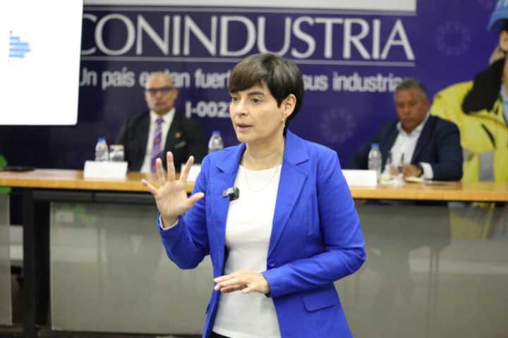 Mincyt y Conindustria celebran encuentro para potenciar capacidades científico