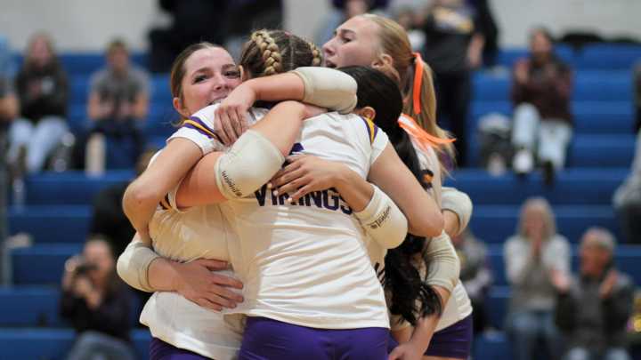 Hornets, Vikings to play in separate regional finals on Thursday