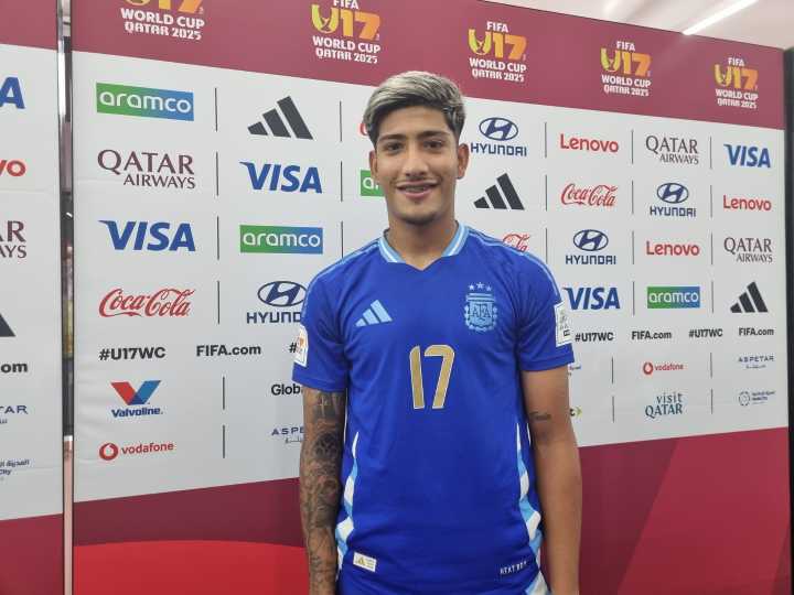 Mateo Martínez, el defensor goleador de la Selección Sub 17 que aprendió a pegarle con las dos piernas por fuerza mayor y lleva el barrio en la piel