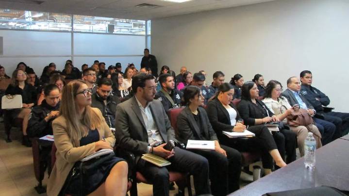 Capacitan a personal de la FGE Zona Sur en perspectiva de género