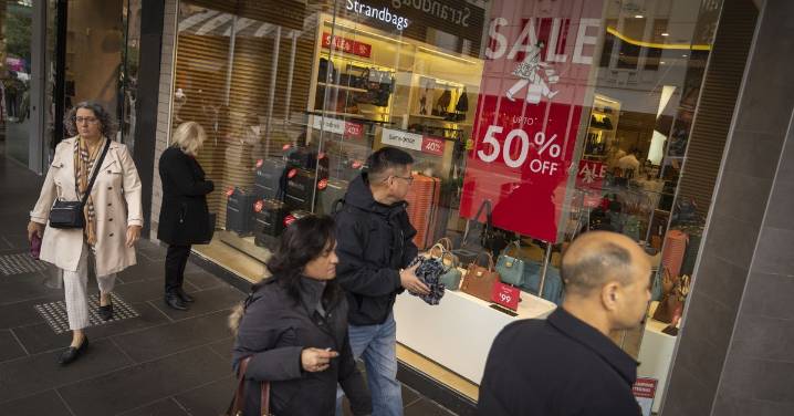 Australian consumer confidence hits 'extraordinary' seven-year high despite economic concerns