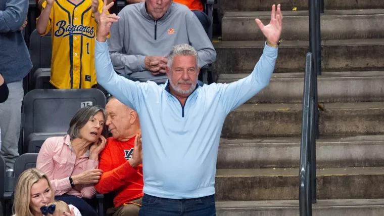 Bruce Pearl becomes Auburn super fan during son's loss to No. 1 Houston