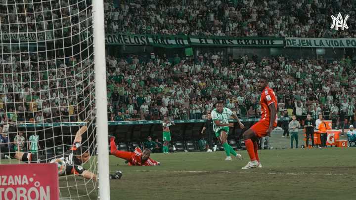 ¡Con gol olímpico de Rengifo! Atlético Nacional aplasta a América en el Atanasio