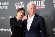 "Todos podemos acabar así". Richard Gere presentó junto a su esposa un documental filmado en España sobre las personas sin hogar