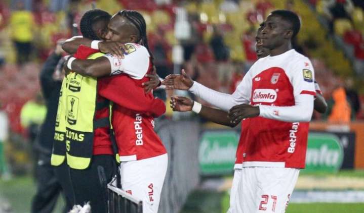 Santa Fe sufrió expulsión y revivió: Rodallega dio golpe al Fortaleza