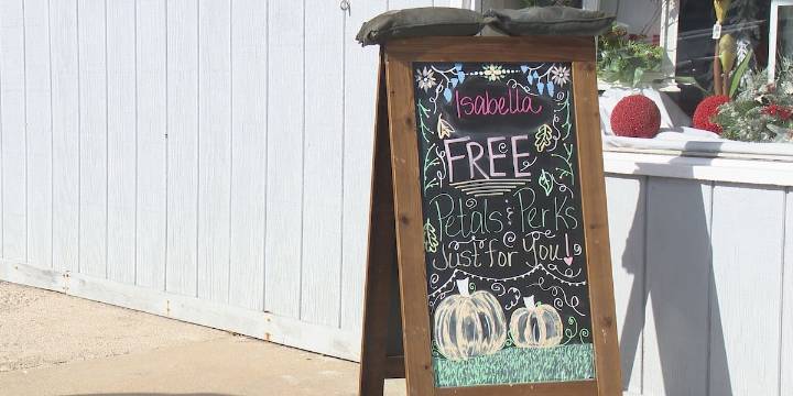 Berea flower shop spreads kindness with free Petals and Perks program