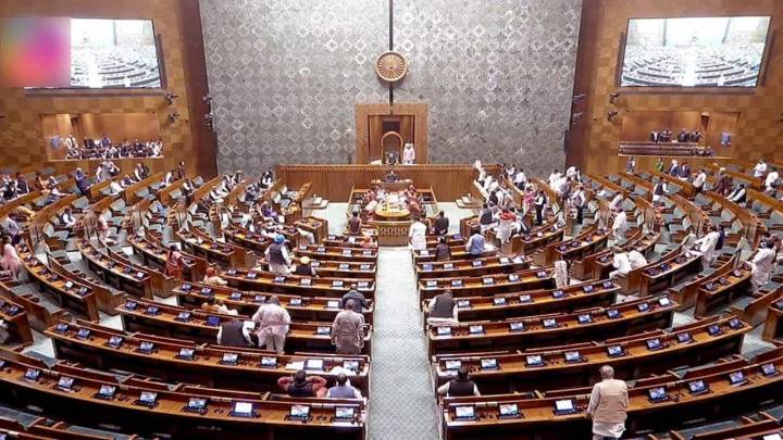 Govt to table bill raising insurance FDI cap to 100% in Winter session