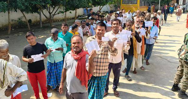 Rush Hour: Bihar turnout 60% till 5 pm, HC not to lift stay on Karnataka gatherings ban and more