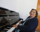 A sus 97 años aprendió a tocar el piano