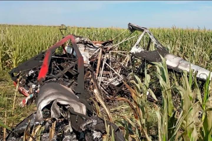 Cayó una avioneta fumigadora en campo de Entre Ríos: el piloto fue hospitalizado