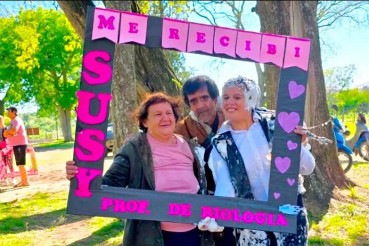 Hija de recicladores se recibió de profesora y dejó un mensaje esperanzador: “No tiene que existir el límite”