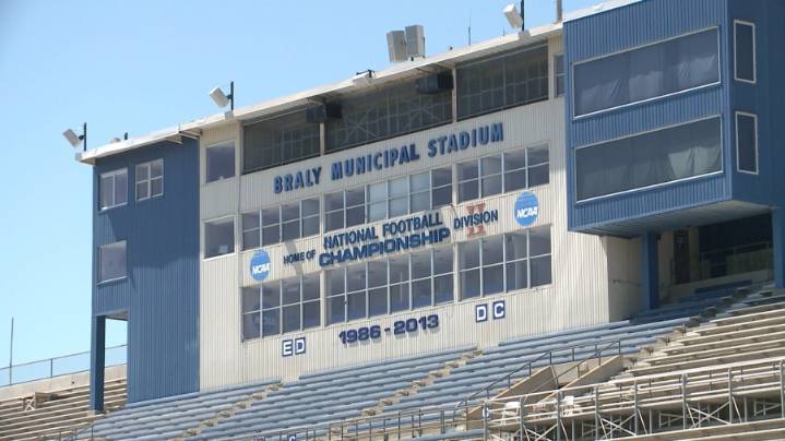 Alumni react to final UNA football game at Braly Stadium