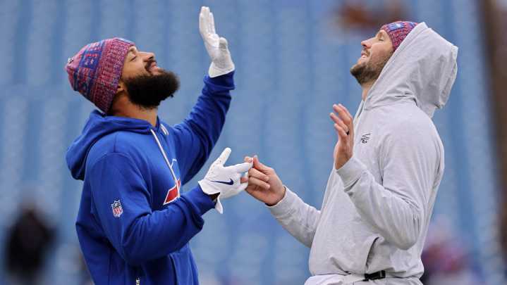 Josh Allen and Gabe Davis get helmets stuck together during TD celebration