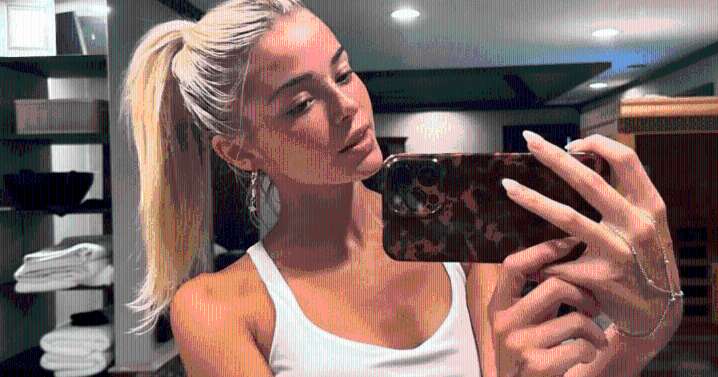 Livvy Dunne's Tank Top Is a Spot-on Fit in Mirror Selfie
