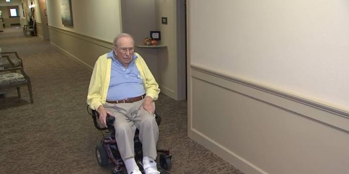 WWII veteran celebrates 101st birthday, shares war stories on Veterans Day