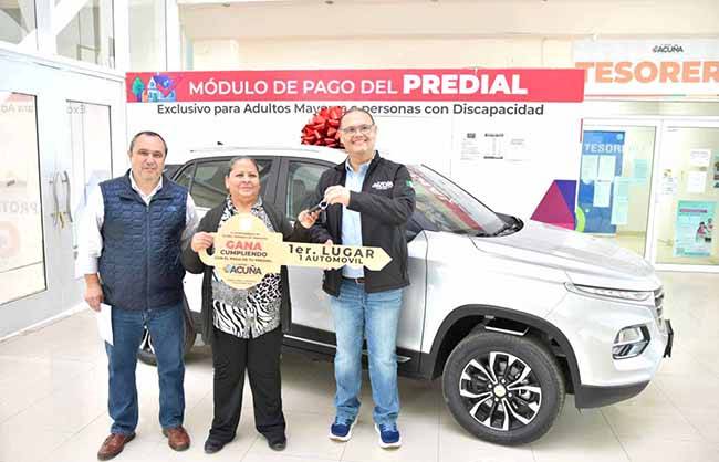 Entregan premios a ganadores de sorteo
