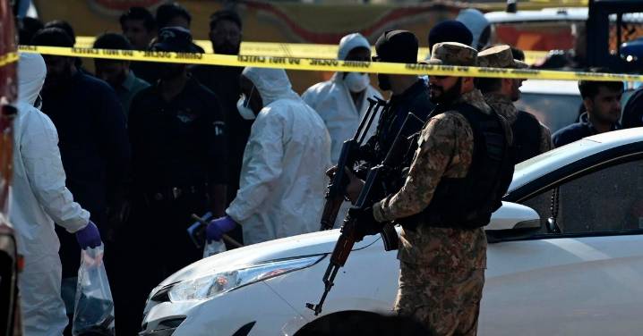 Un atentado suicida provoca al menos 12 muertos en Islamabad