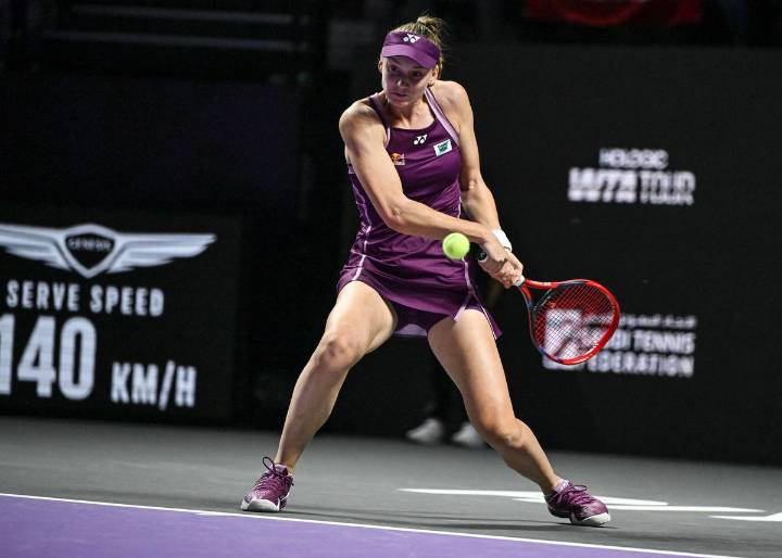 Elena Rybakina Exposes the Game-Changing Move That Stunned Iga Swiatek at the WTA Finals At the WTA Finals, Elena Rybakina defeats Iga Swiatek in a glorious comeback and opens up about her performance