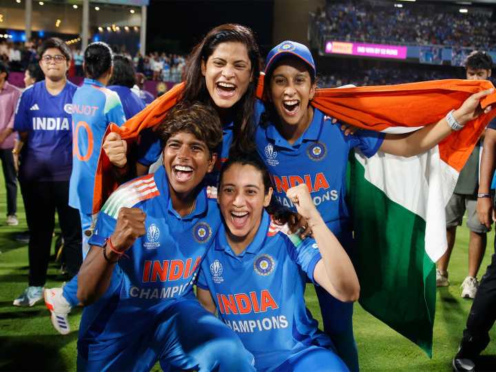 President congratulates Team India for lifting Women's WC Trophy