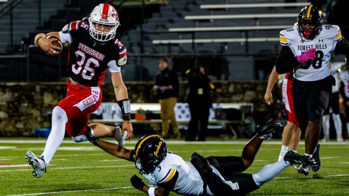 Franklin slips past Forest Hills 14–13 in playoff battle