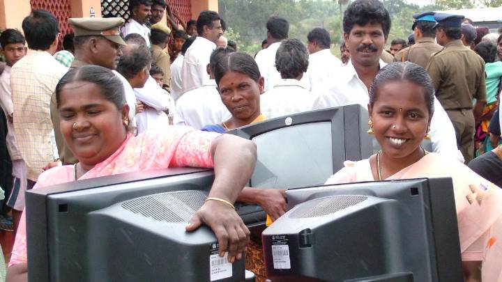 Now silent on Bihar, Election Commission had halted two welfare schemes in Tamil Nadu during polls