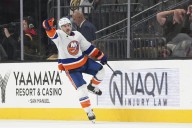 Pageau scores short-handed goal in OT as Islanders beat Golden Knights 4