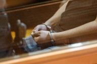 Prisión preventiva para hombres de 80 y 50 años por violar a dos adolescentes en Pucón