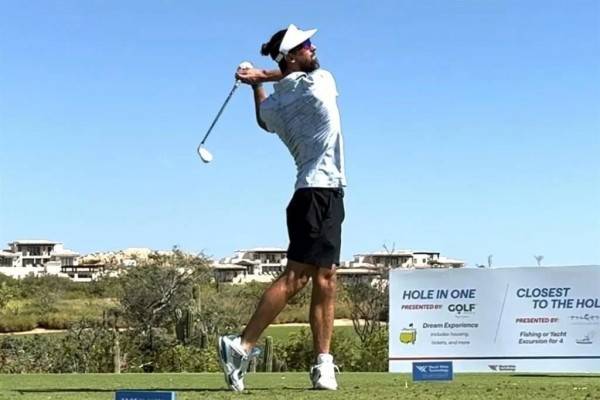 Cambia Michael Phelps agua por golf