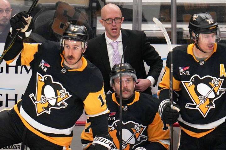 Strong 3rd period pushes Penguins past Sabres, 4