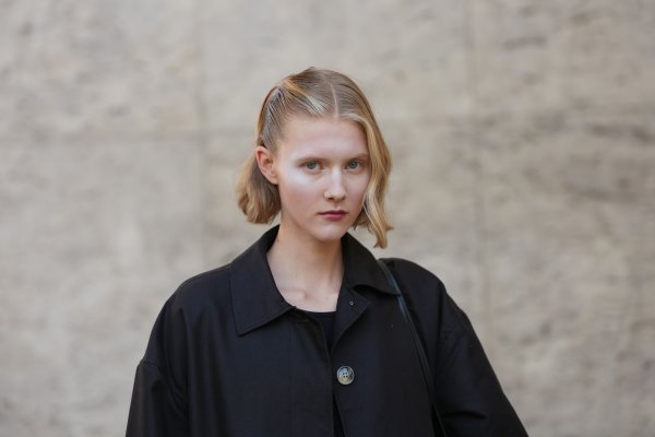 Bases de maquillaje ligeras nuevas para piel grasa