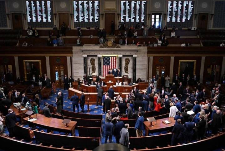 Congreso de EU aprueba resolución republicana que condena el socialismo