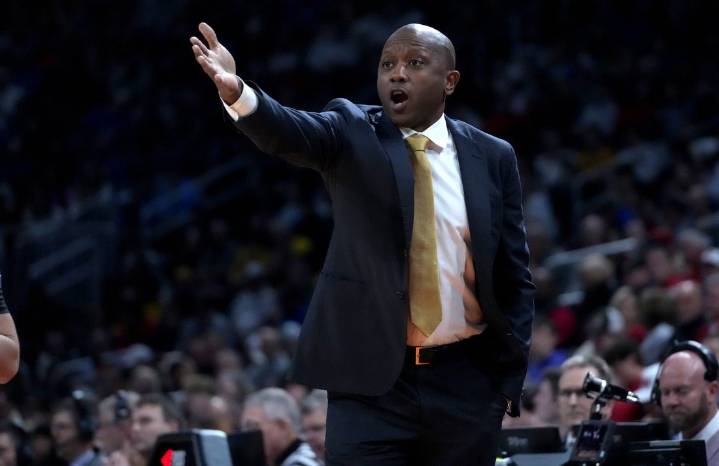 Deadspin | Missouri dominates in the paint in rout of VMI