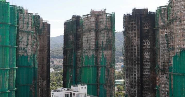 Mega incendio de Hong Kong suma 128 fallecidos y alrededor de 200 personas siguen desaparecidas