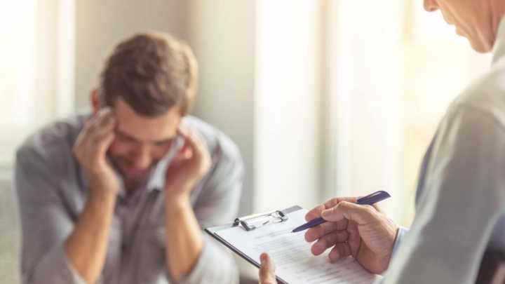 Un abogado laboralista revela las claves para identificar el acoso en el trabajo: "Buscan que el trabajador se canse y se vaya"