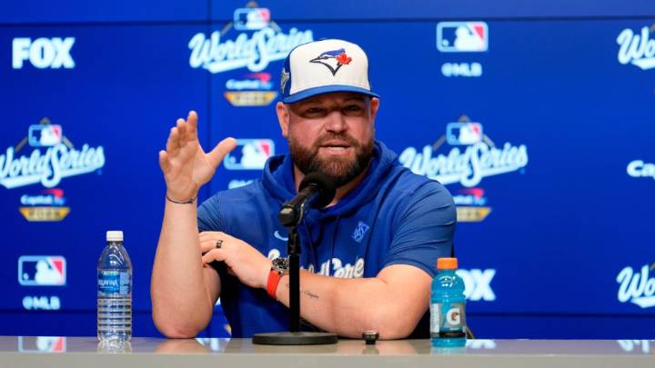 Blue Jays manager John Schneider to return in 2026, in talks for long