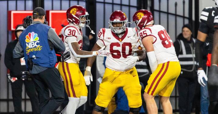 USC walk-on Kaylon Miller gets his moment at right guard: 'You just have to be ready'