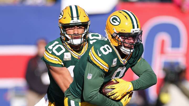 Josh Jacobs questionable with knee injury, but Jordan Love returns